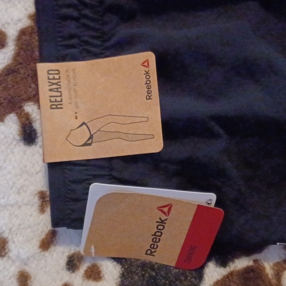 REEBOK, NWT MENS TRAINING SHORTS, RELAXED FIT TO MOVE, SIZE LARGE. - Picture 3 of 8